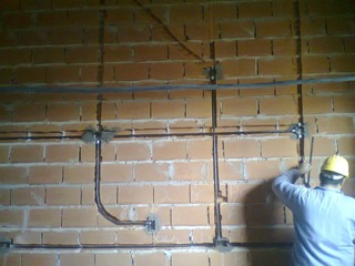 Con instalación eléctrica embutida